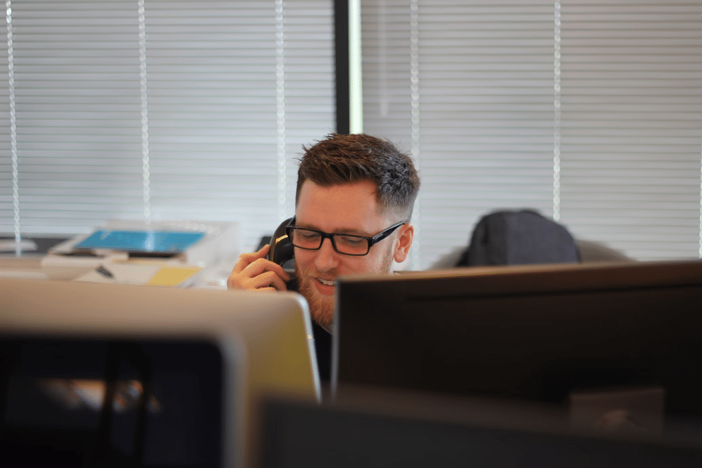 image of a receptionist in a computer repair service provider answering a call